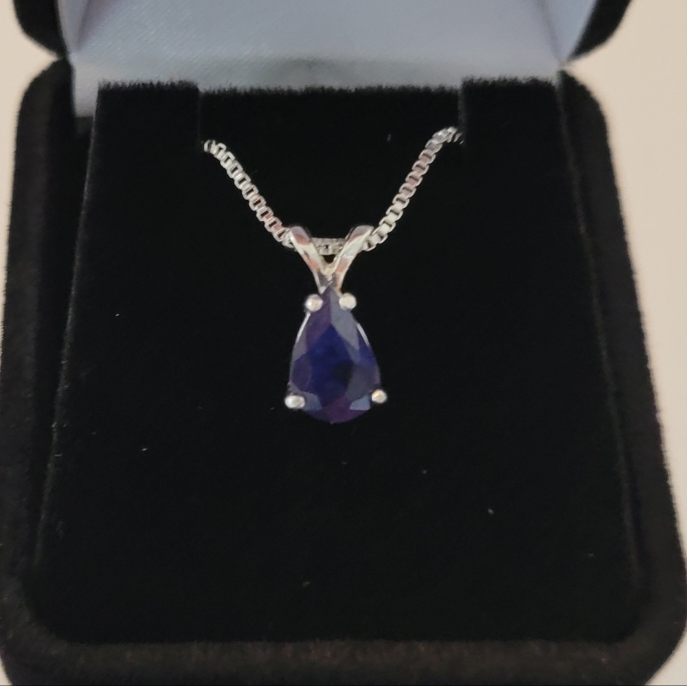Elegant 2ct Natural Blue Sapphire Pendant Necklace
